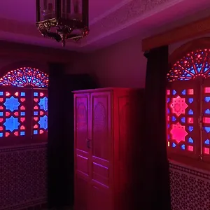 - & Fès